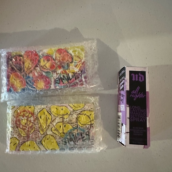 UD + Smiley Ltd Ed mini palettes, moondust pallet & mini UD setting spray - Picture 4 of 7